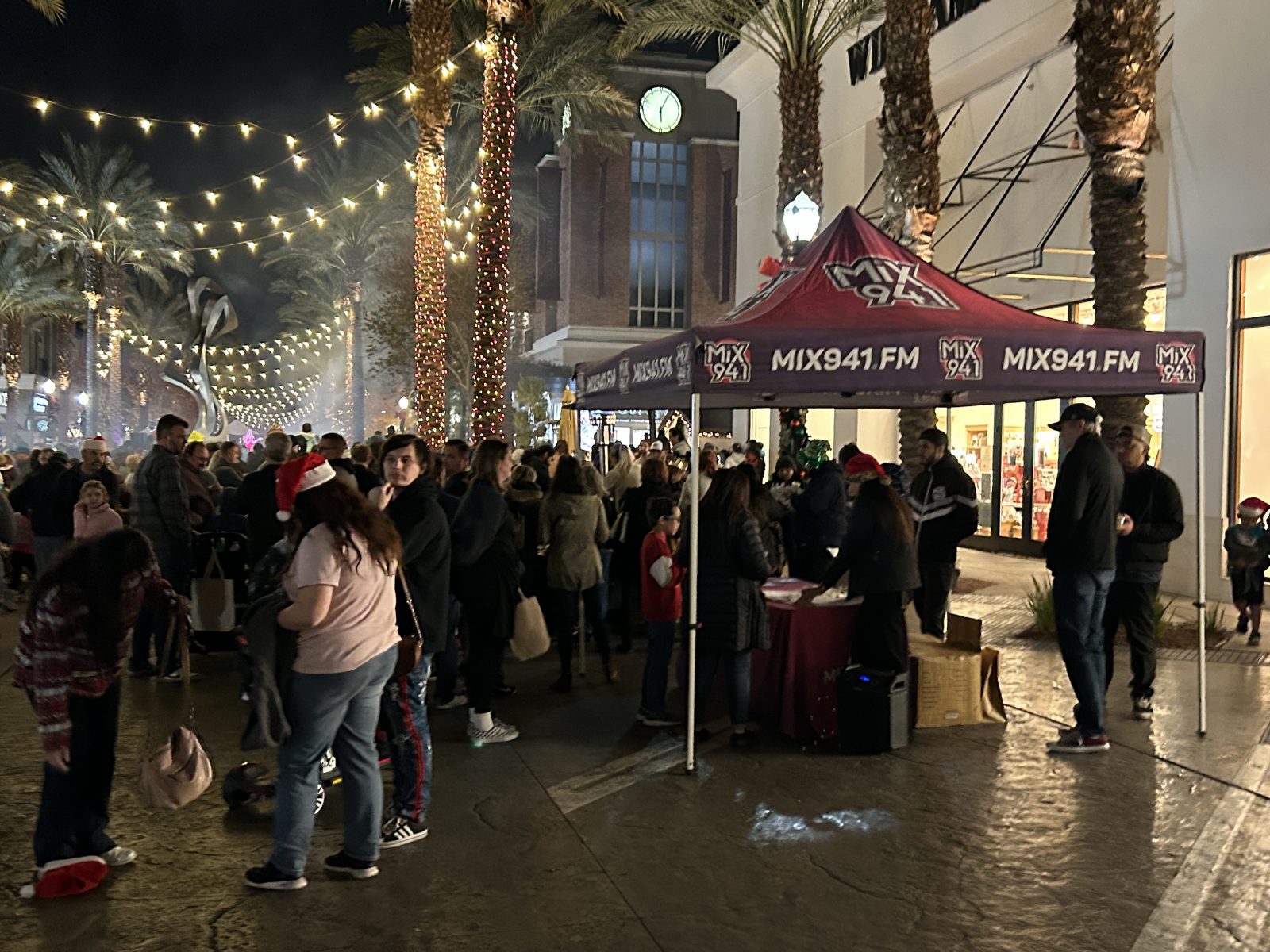 Las Vegas' official Christmas tree lit for the season — PHOTOS