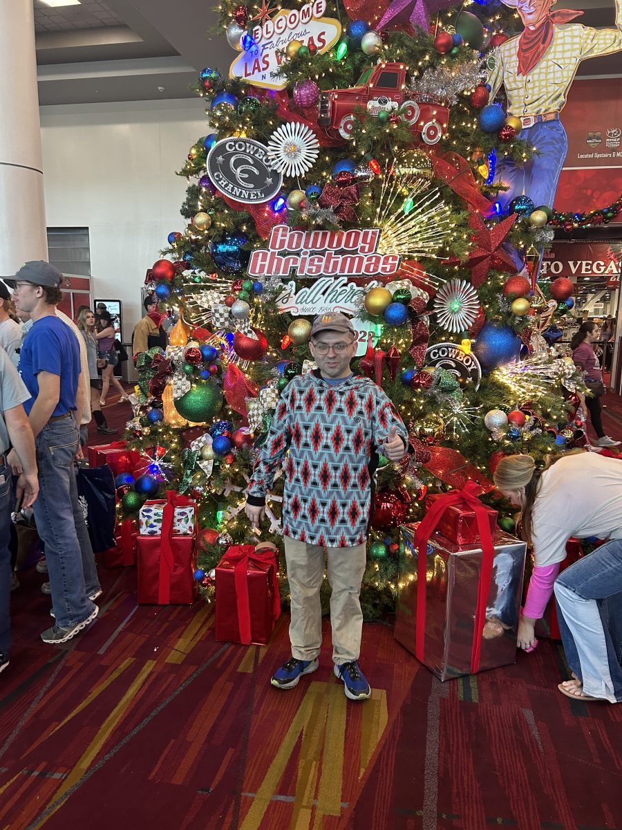 NFR's Cowboy Christmas brings shoppers and vendors together again in Las  Vegas - Las Vegas Weekly